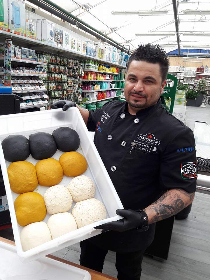 Michele Valecce con Impasti della Pizza Colorati