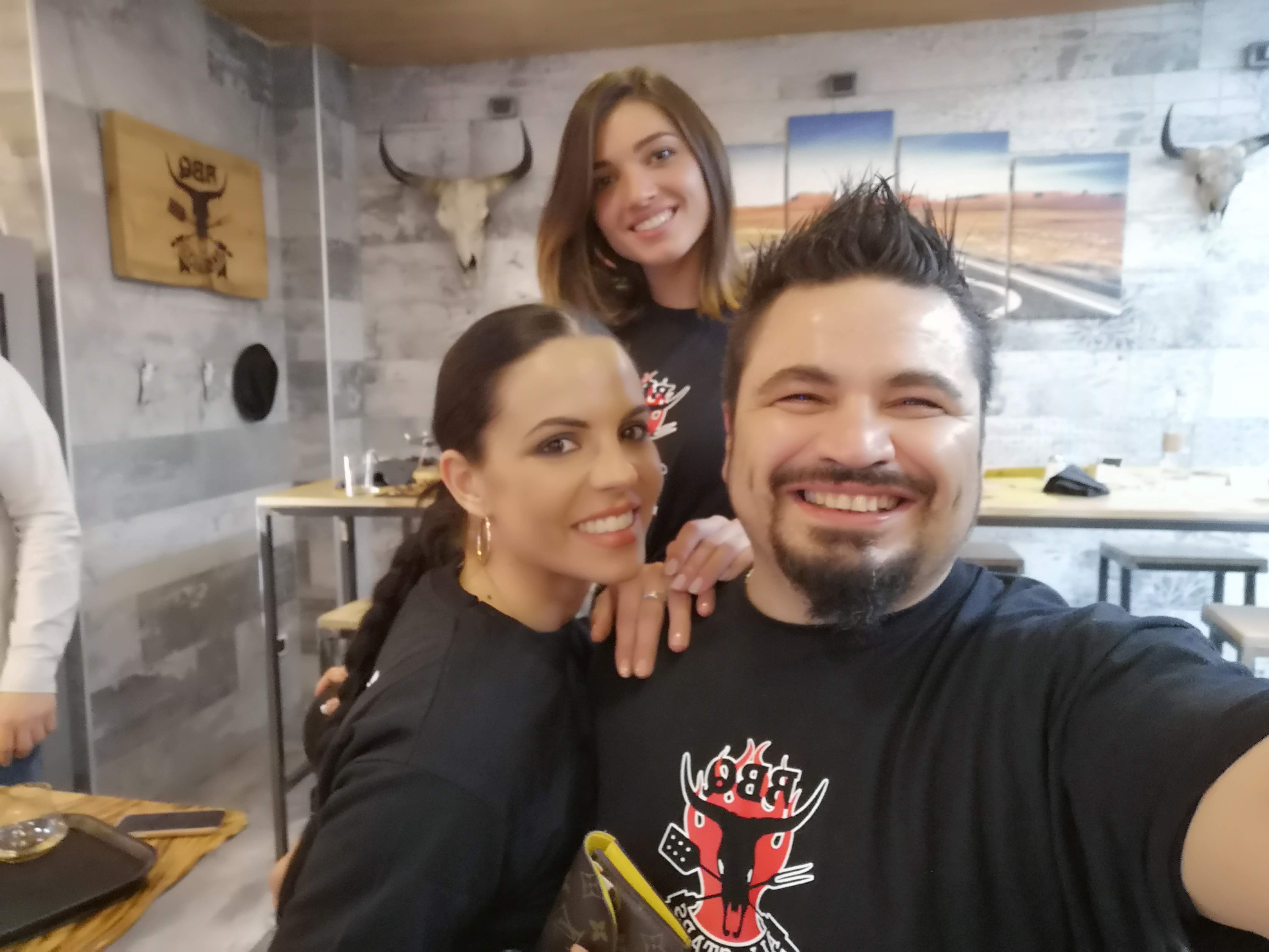 Michele Valecce con la Velina e Rebecca Staffelli al BBQ All Stars